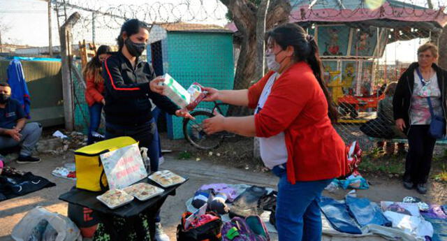 Argentinos recurren al trueque por alimentos para enfrentar la crisis económica